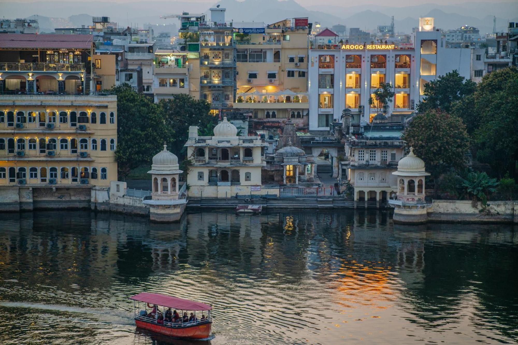 Dera Pichola- A Lake Facing Boutique Hotel 우다이푸르 외부 사진