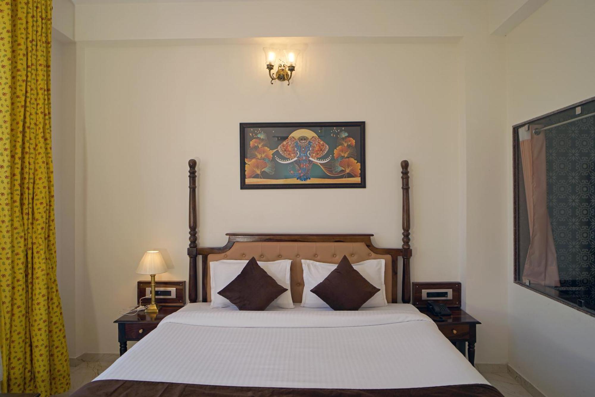Dera Pichola- A Lake Facing Boutique Hotel 우다이푸르 외부 사진